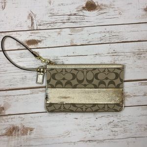 🌸 NWOT Coach Gold Wristlet